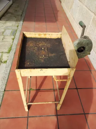 Fragua antigua con manivela