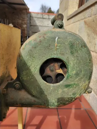 Fragua antigua con manivela