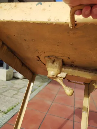 Fragua antigua con manivela