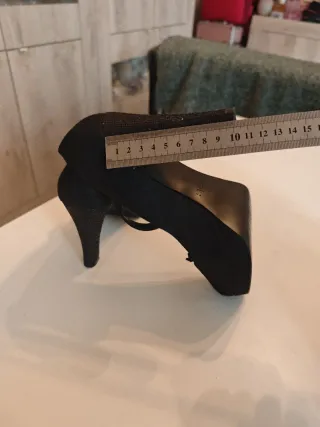 Scarpe eleganti nere con cinturino