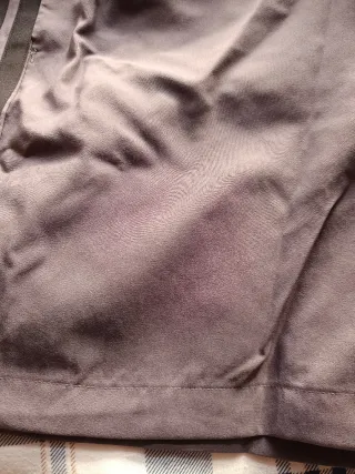 Pantalón corto Adidas Essentials Chelsea Gris.