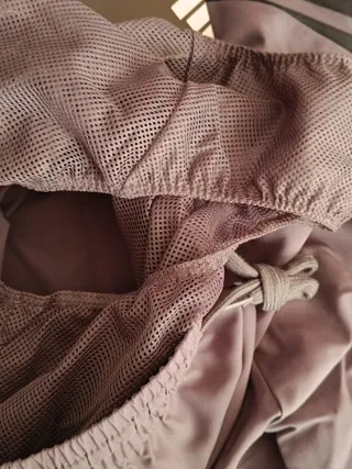 Pantalón corto Adidas Essentials Chelsea Gris.