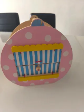 Juguete infantil de madera con cajones