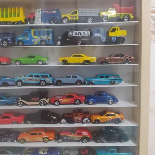 72 Coches Hot Wheels y Matchbox Escala 1:64