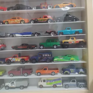 72 Coches Hot Wheels y Matchbox Escala 1:64