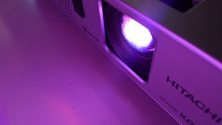 Proyector Hitachi CP-RX70 XGA Pantalla Rosa (LEED)