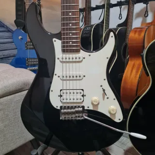 Guitarra Eléctrica Yamaha Pacifica Negra
