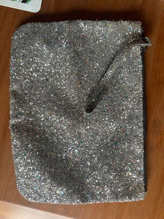 Bolso de mano plateado con purpurina