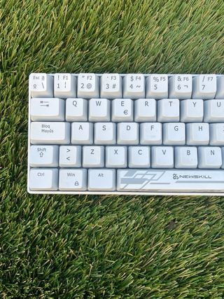 Teclado Mecánico Newskill Pyros Ivory 60%