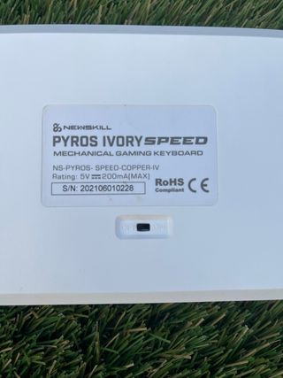 Teclado Mecánico Newskill Pyros Ivory 60%