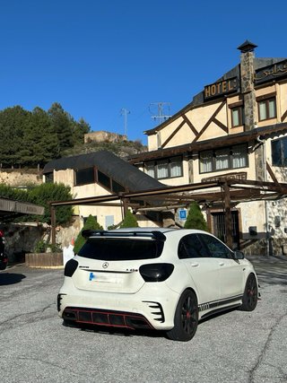 Mercedes Amg a 45 4Matic 381cv, techo solar.