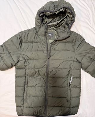 Chaqueta plumífero Pull and Bear verde.Para adoles