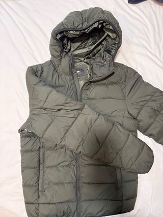 Chaqueta plumífero Pull and Bear verde.Para adoles