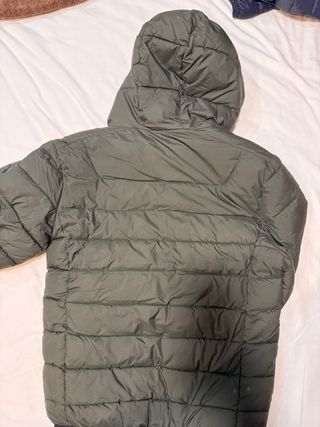 Chaqueta plumífero Pull and Bear verde.Para adoles