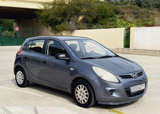 Hyundai i20 procedente de persona mayor