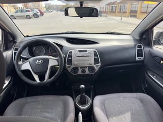 Hyundai i20 procedente de persona mayor