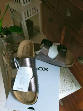 Sandalias Geox marrón metalizado