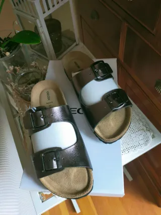 Sandalias Geox marrón metalizado