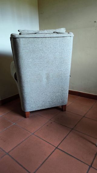 Sillón orejero tela madera