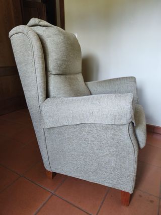 Sillón orejero tela madera