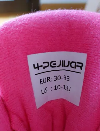 Patinescon luces y casco rosa.(SÓLO EN SEVILLA.)