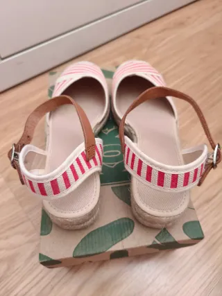 Alpargatas cuña de esparto Koxs rayas rojas