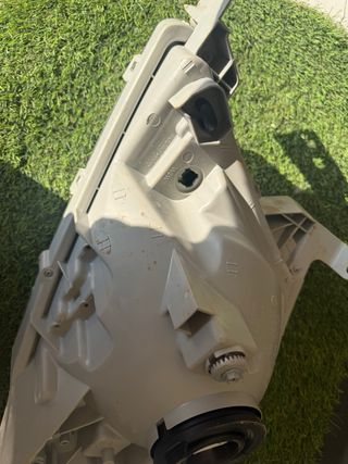 Faro Derecha Toyota Hilux 3