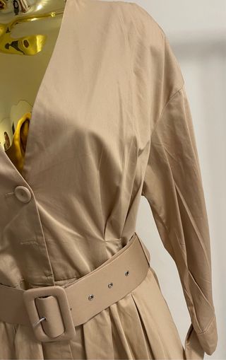 Vestido Zara bege com cinto