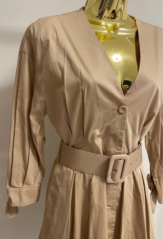 Vestido Zara bege com cinto