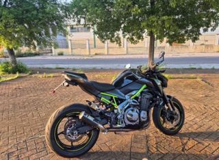 Kawasaki Z900 Negra y Verde