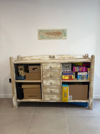 Mueble Consola Aparador de madera con cajones.