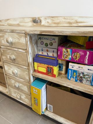 Mueble Consola Aparador de madera con cajones.