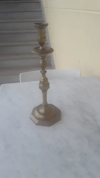 Candelabro antiguo de latón