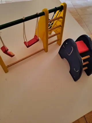 Casa de madera para muñecas +accesorios