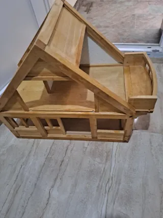 Casa de madera para muñecas +accesorios