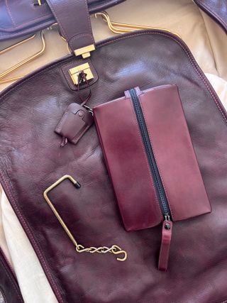 Bolsa Porta Trajes Vintage Cuero Borgoña