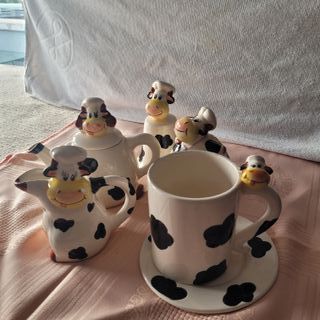 Set de café de cerámica con vacas