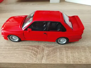 Coche de juguete BMW M3 rojo