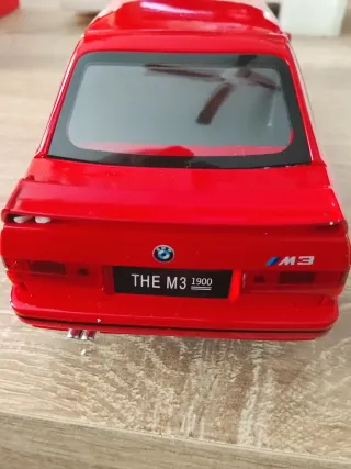 Coche de juguete BMW M3 rojo