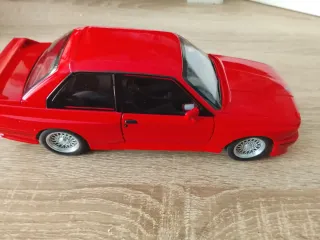 Coche de juguete BMW M3 rojo