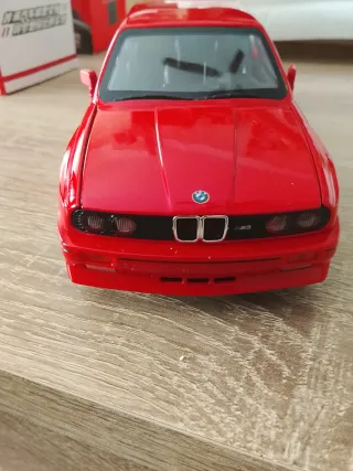 Coche de juguete BMW M3 rojo