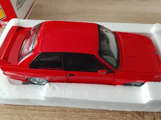 Coche de juguete BMW M3 rojo