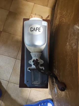 Molinillo de café antiguo