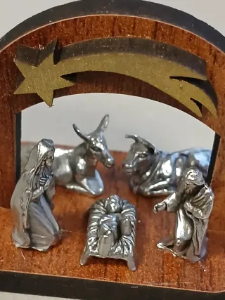 Mini Presepe Moderno in Legno