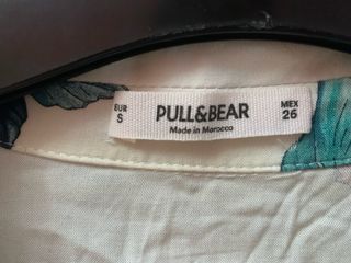 Camisa Pull&Bear de flores crop manga corta