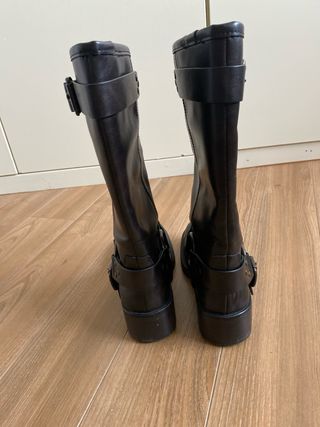 Botas altas marrones con hebillas