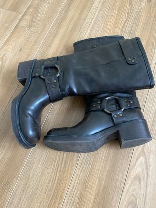 Botas altas marrones con hebillas