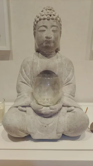 Figura Buda de piedra. Maison du Monde