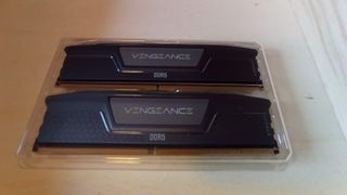 Set RAM DDR5 32GB + GPU RX 7800 XT + PSU 850 W 80+