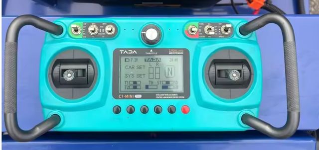 Desbrozadora Cortacésped Control Remoto con Pala